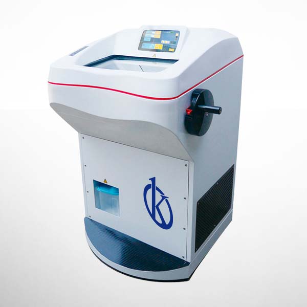 What are the equipment used in a pathology labtech?