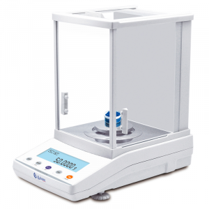 What are the technical characteristics of an analytical balance?