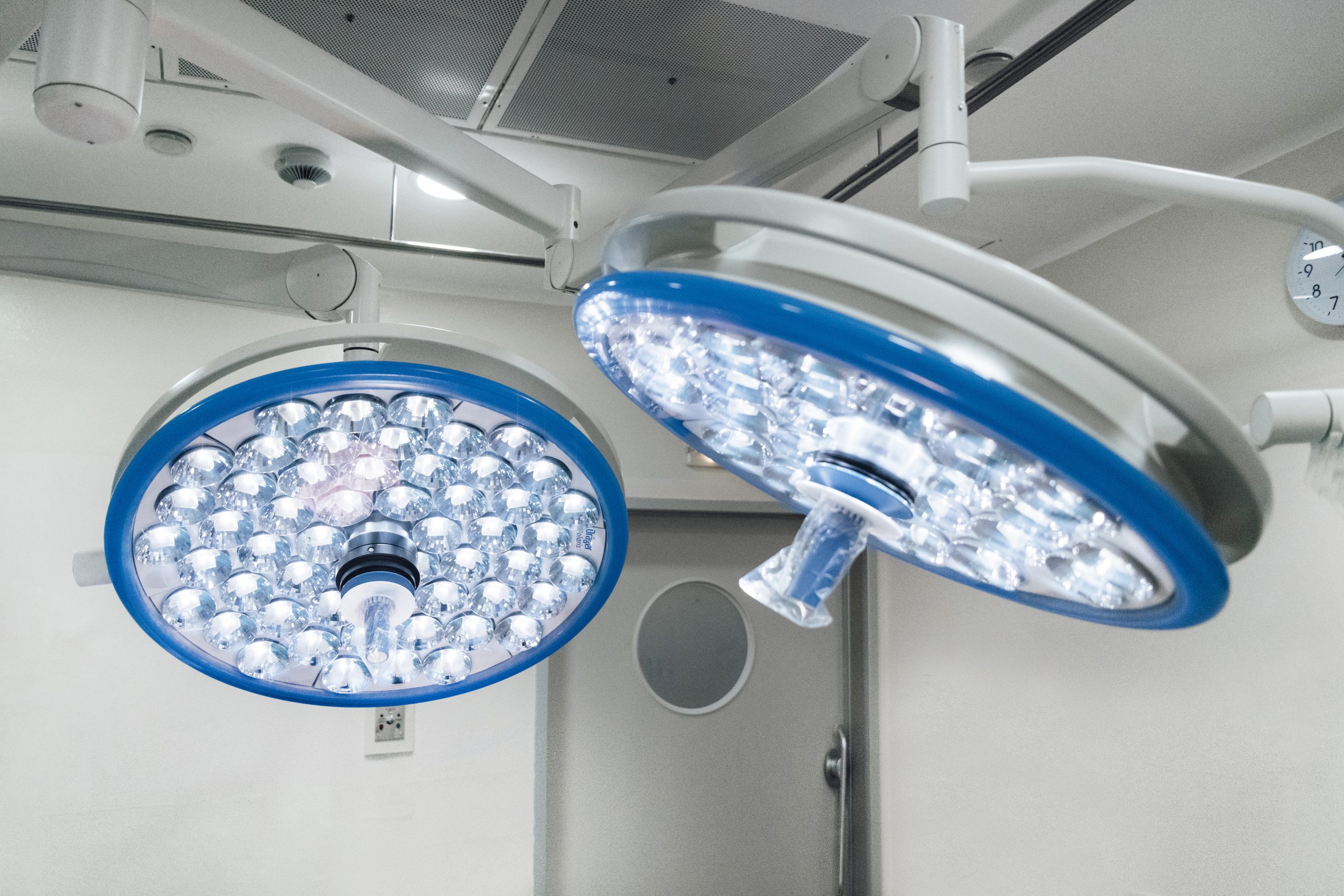 Surgical lamps: models and applications