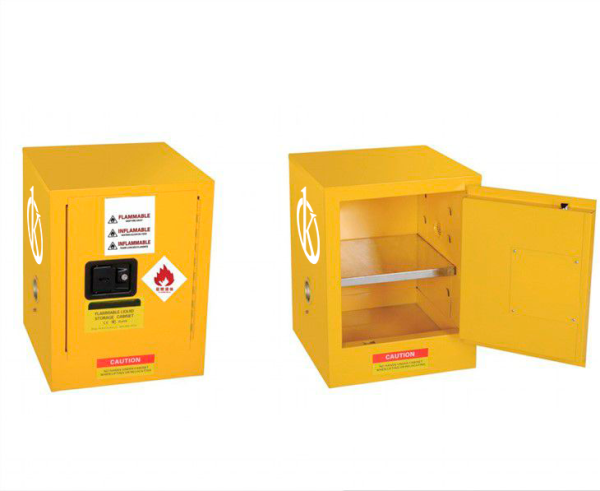 Safety cabinets for laboratories: guarantee the best storage control
