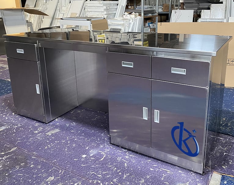 304 Stainless Steel Work Benches: Durable Surfaces for Cleanroom Laboratories